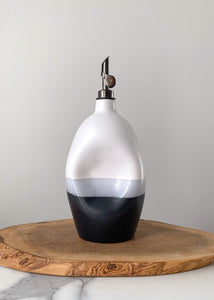 Pinched Black & White Oil Pourer