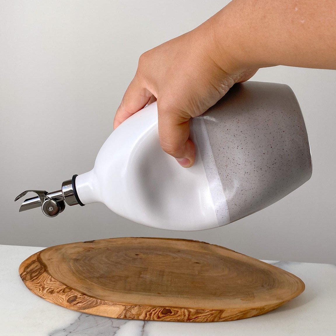 Pinched Speckle Gray Oil Pourer