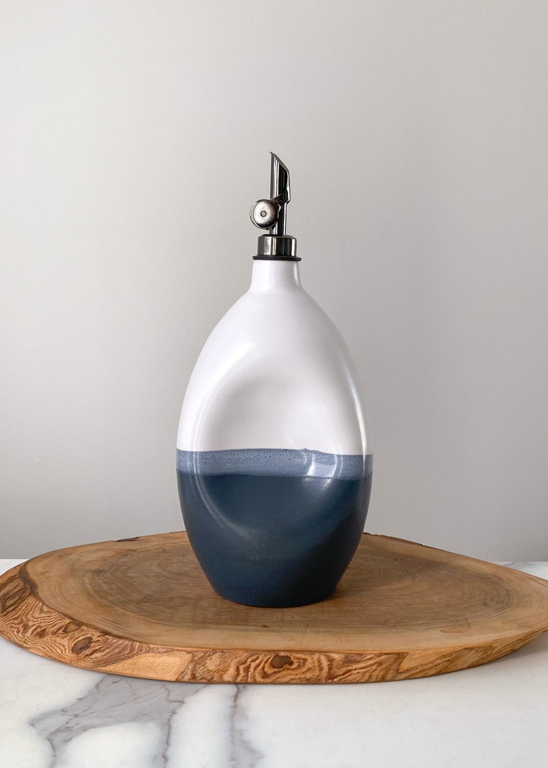 Pinched Ocean Oil Pourer