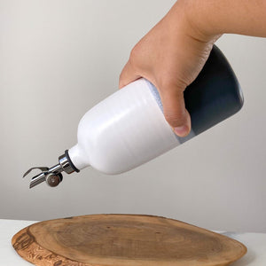 Ocean Oil Pourer