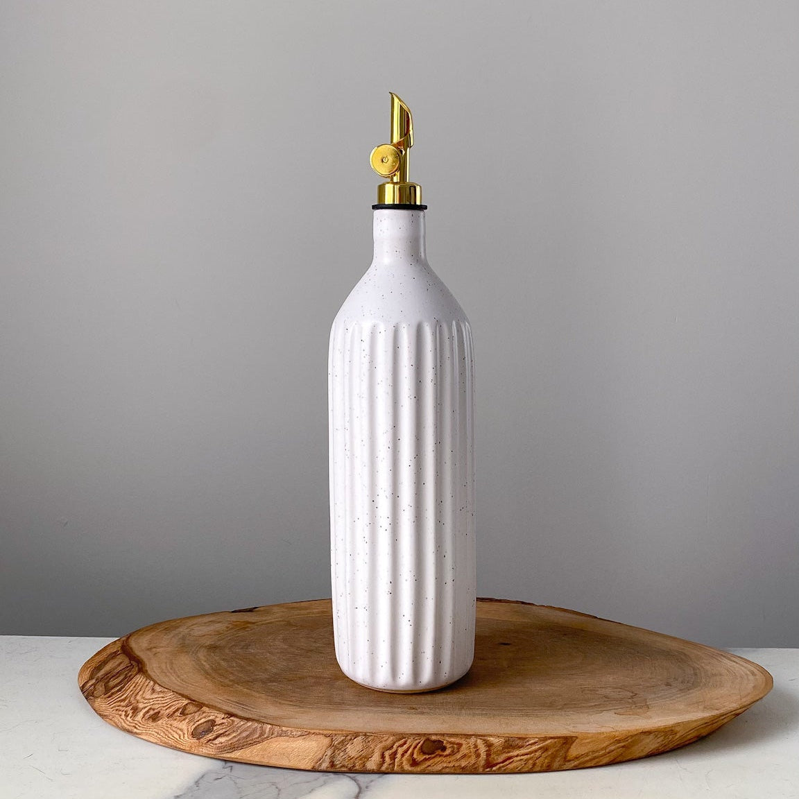 Carved Speckle Oil Pourer