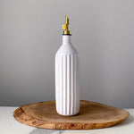 Load image into Gallery viewer, Carved Speckle Oil Pourer
