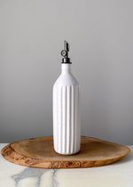 Load image into Gallery viewer, Carved Speckle Oil Pourer
