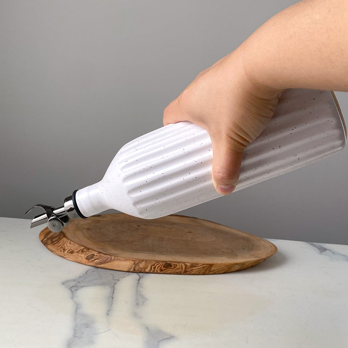 Carved Speckle Oil Pourer